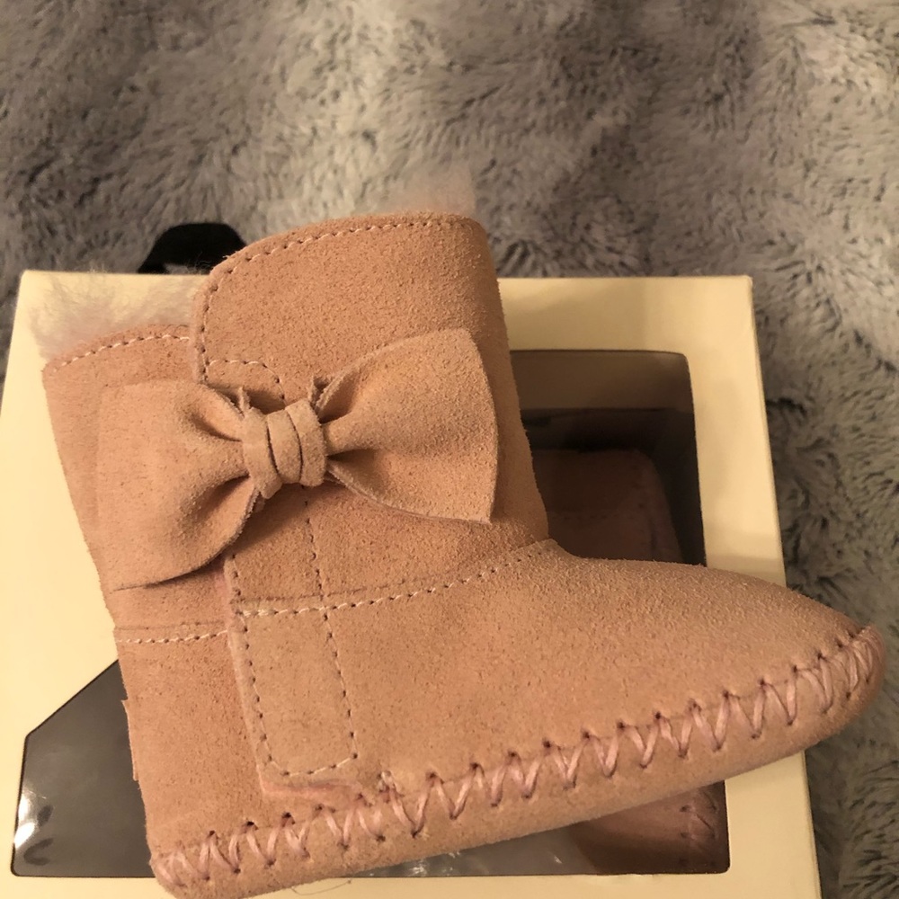 Baby Uggs size 2/3 pink